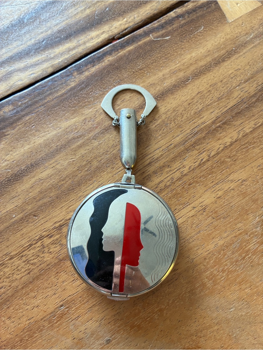 Richard Hudnut "Deauville" Art Deco Faces Black & Red Chrome Ring Dance Compact